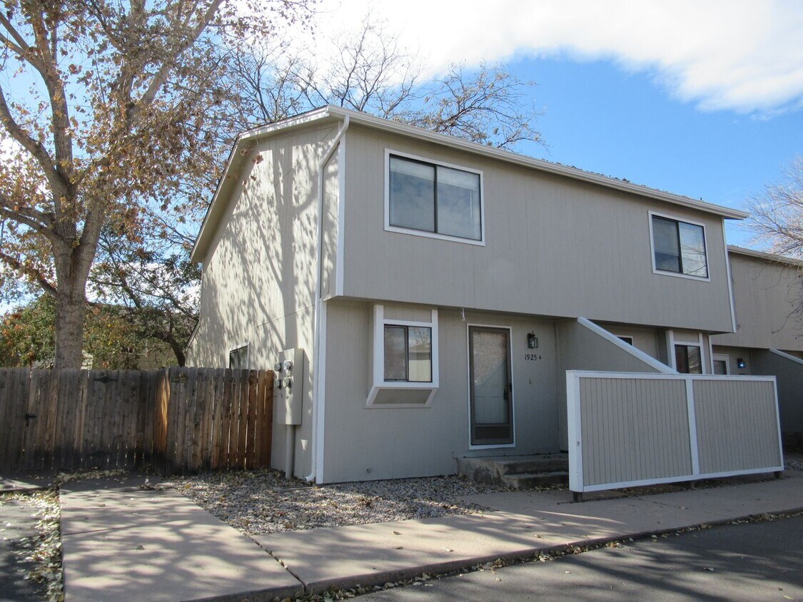 Foto principal - 1925 Ross Ct