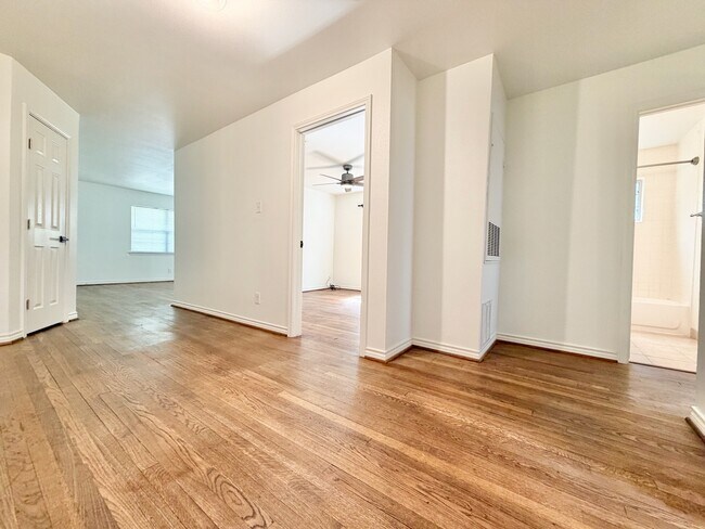 Foto del edificio - 2126 Banks St