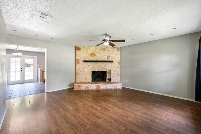 Foto del edificio - 1153 Brookswood Ave