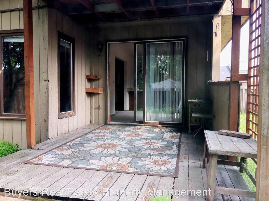 Primary Photo - 2 br, 1.5 bath House - 1727 Bellevue Loop