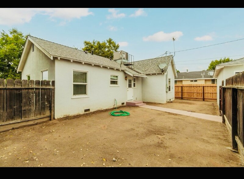 Building Photo - 445 E Merced St