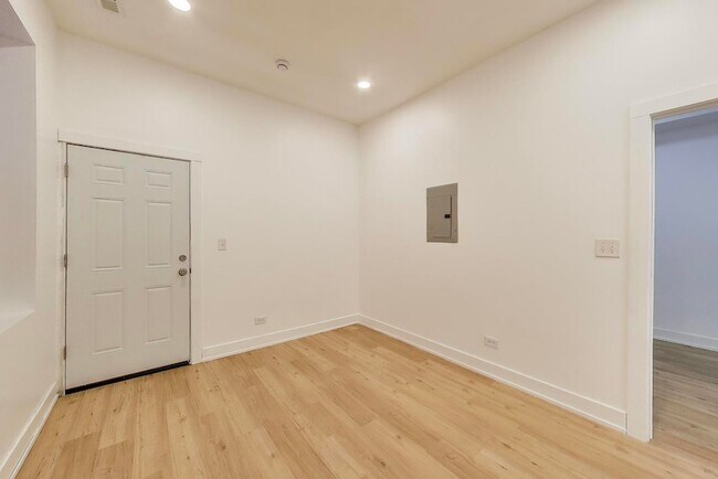 Foto del edificio - 1908 W 48th St