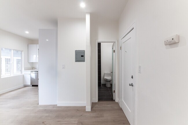 Foto del edificio - 2955 W 8th St