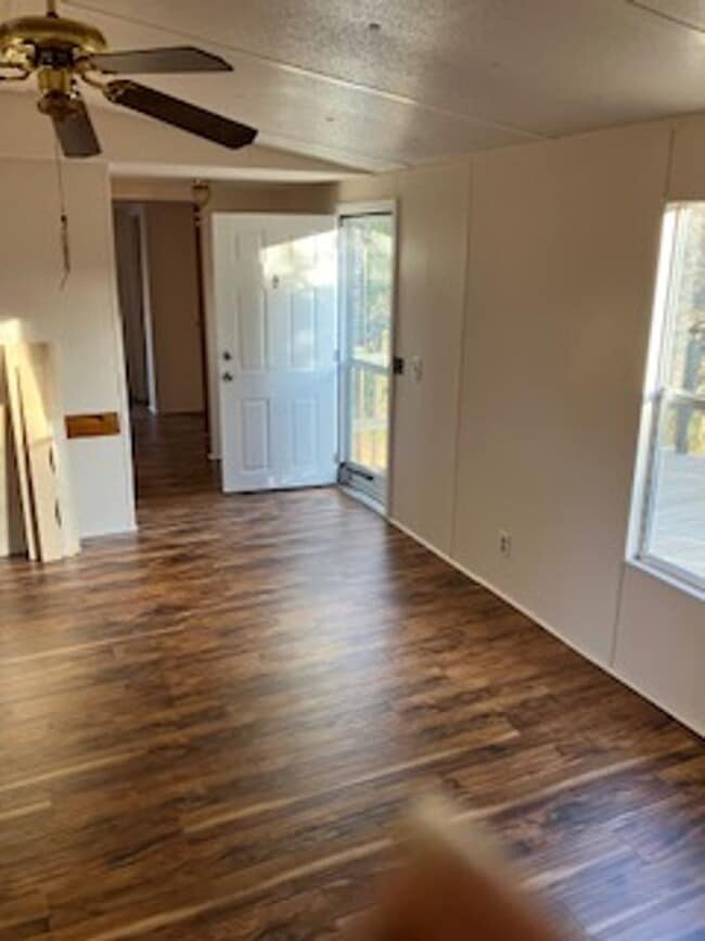 Building Photo - Recently Renovated 2 Bed in Newfound