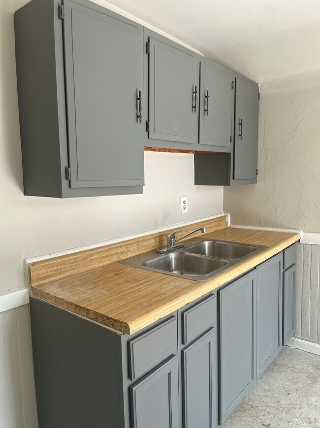 Foto del edificio - 8220 Sowinski Ave