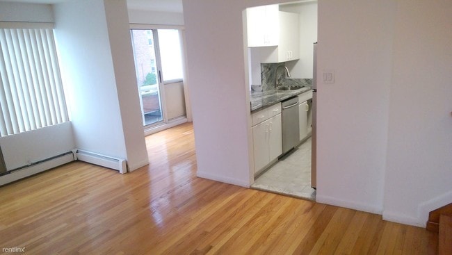 Foto del edificio - 6739 Clyde St