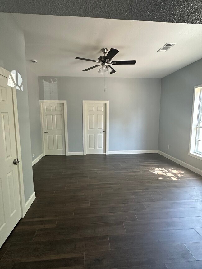 Foto del edificio - 430 E Woodard St