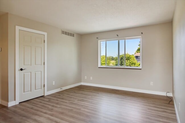 Foto del edificio - 2445 S Isabella Rd