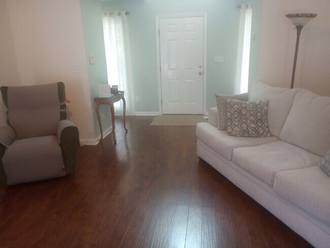 Foto del edificio - 518 Ridgecliff Ct