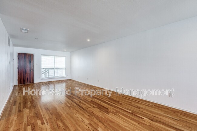 Foto del edificio - 4616 W Lovers Ln