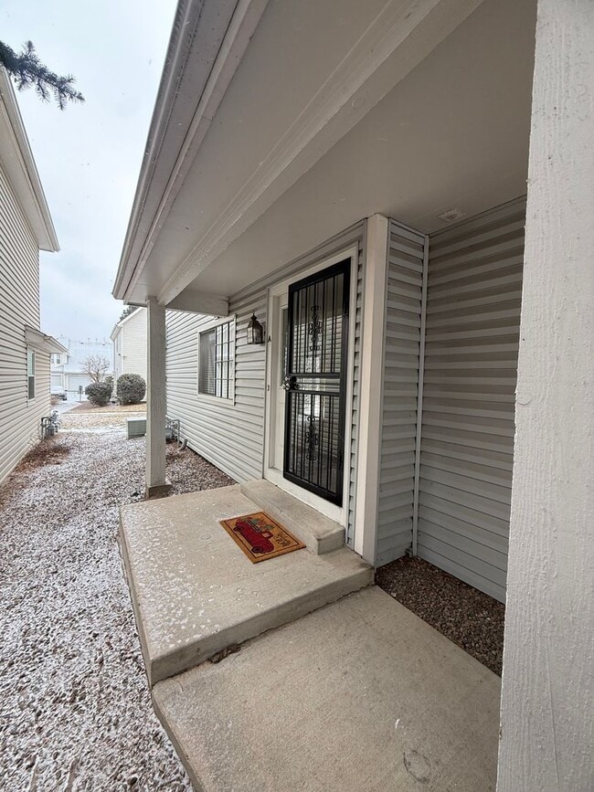 Foto del edificio - SPACIOUS 2-BEDROOM TOWNHOME WITH LOFT, GARAGE & PRIME LOCATION!