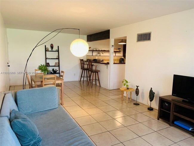 Foto del edificio - 5855 Washington St