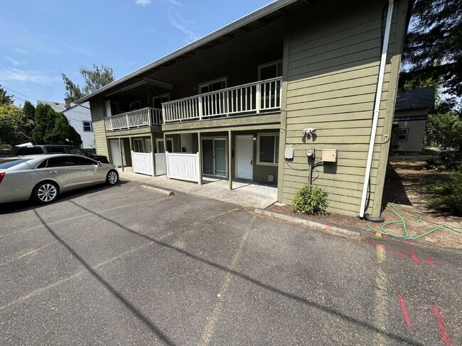 Building Photo - 703 Taylor St