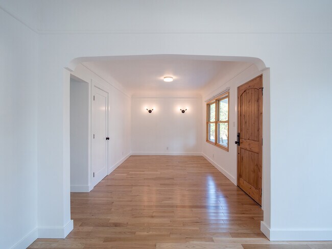 Foto del edificio - 2907 1/2 12th Ave