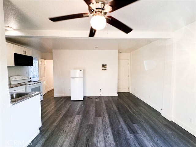 Foto del edificio - 1746 W 82nd St