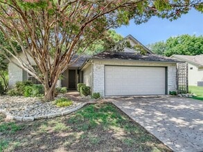 Building Photo - 131 Enchanted Dr