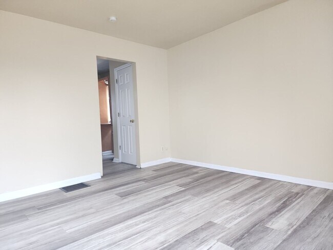 Foto del edificio - 964 S Harris Ave