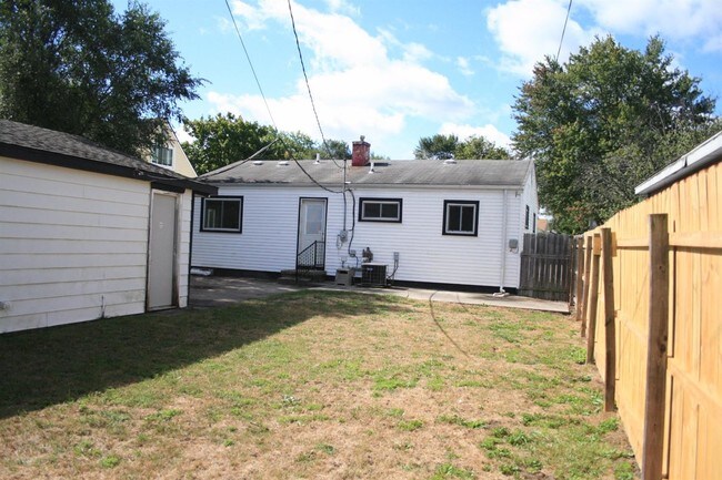 Building Photo - 1240 Red Leaf Ln