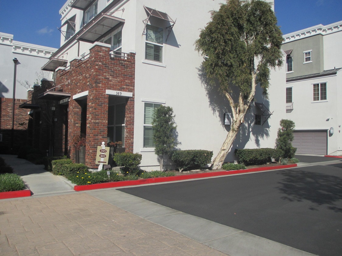 389 Arden Ave, Glendale, CA 91203 Condo for Rent in Glendale, CA