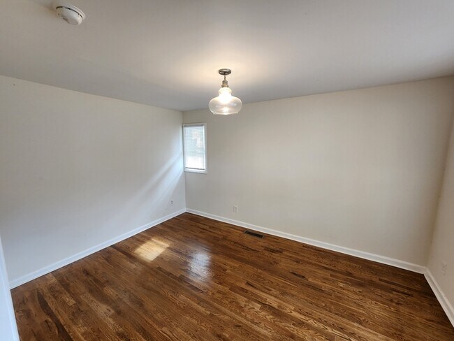 Foto del edificio - 214 Napoleon Dr SW