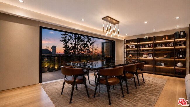 Building Photo - 8721 Sunset Plaza Terrace