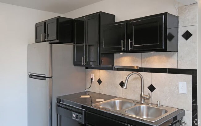 Building Photo - 5458 Beechmont Ave
