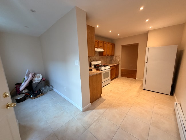 Building Photo - 2320A Powell Ave