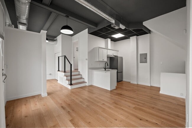 Building Photo - 435 N Washington Ave