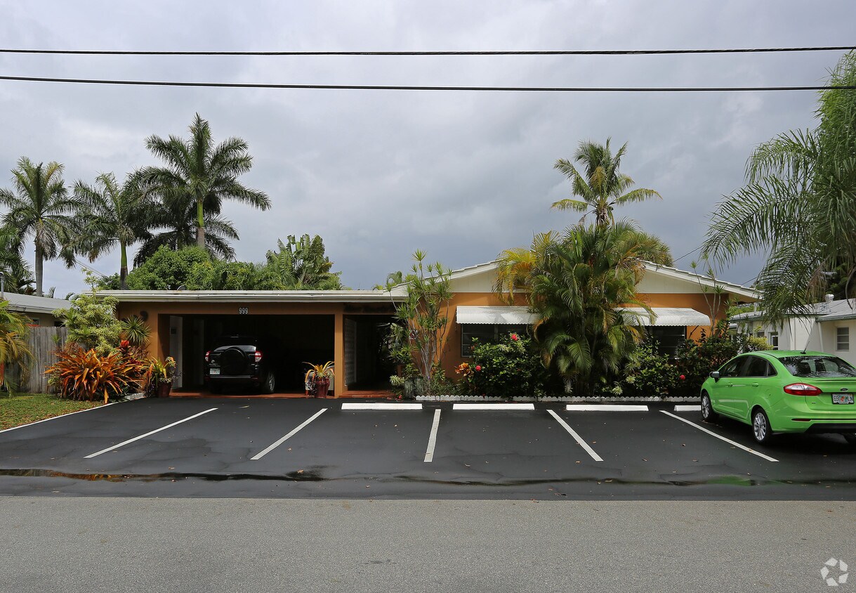 Foto del edificio - 999 NE 18th Ct