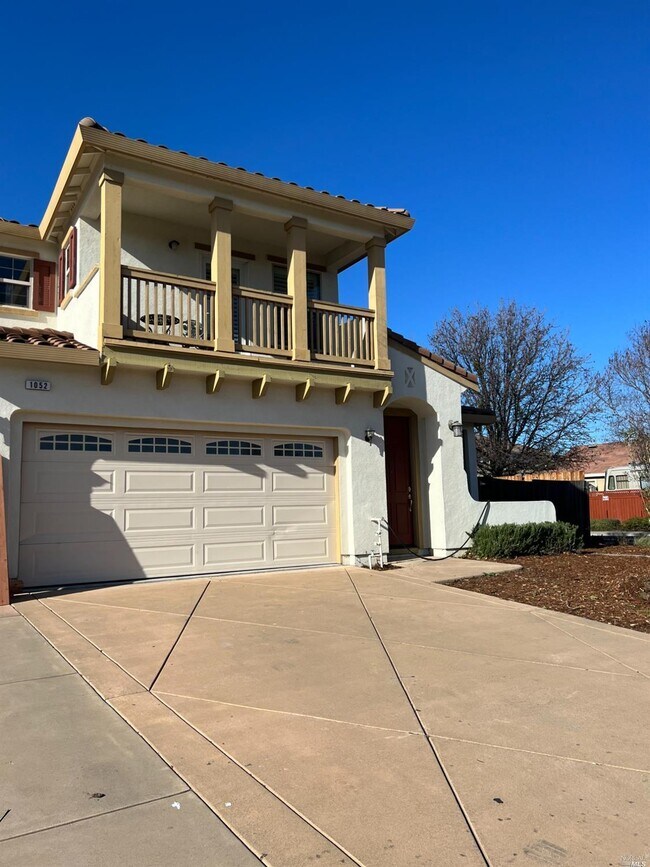 Building Photo - 1052 Parkside Dr