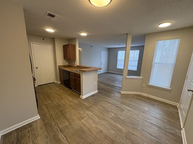 Building Photo - 2411 Hill St