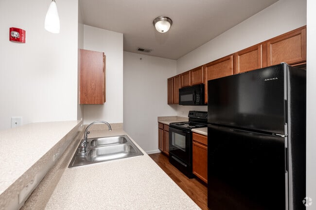 2BR, 2BA - 1,100SF - Kitchen - 1010 Central