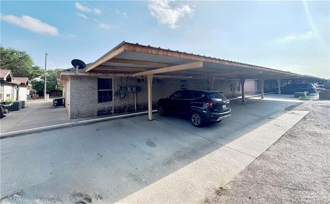 Building Photo - 1409 W Prosperity Dr