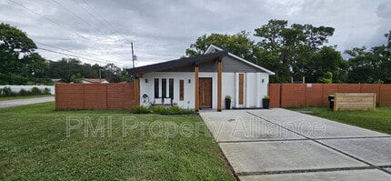 Building Photo - 2319 Drake Dr