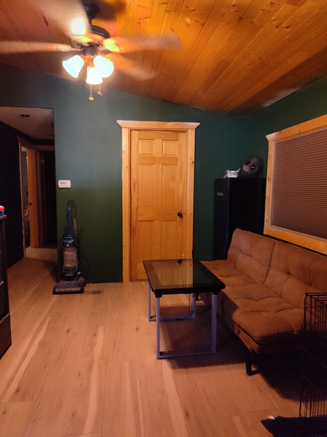 Foto del edificio - 412 N Edwards St