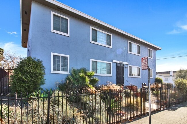 Frente de la casa - 4300 Market St