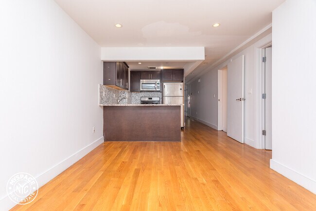 Foto del edificio - 588 Franklin Ave