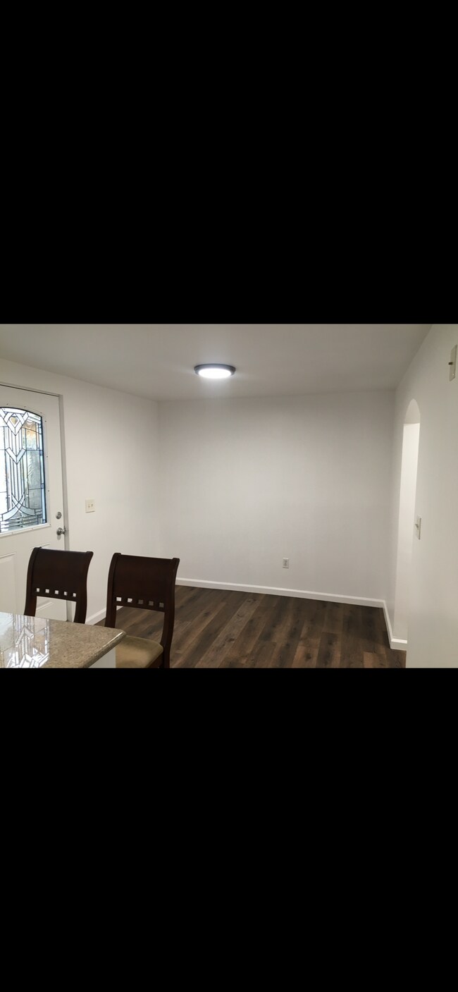 Living area - 1756 N Alexandria Ave