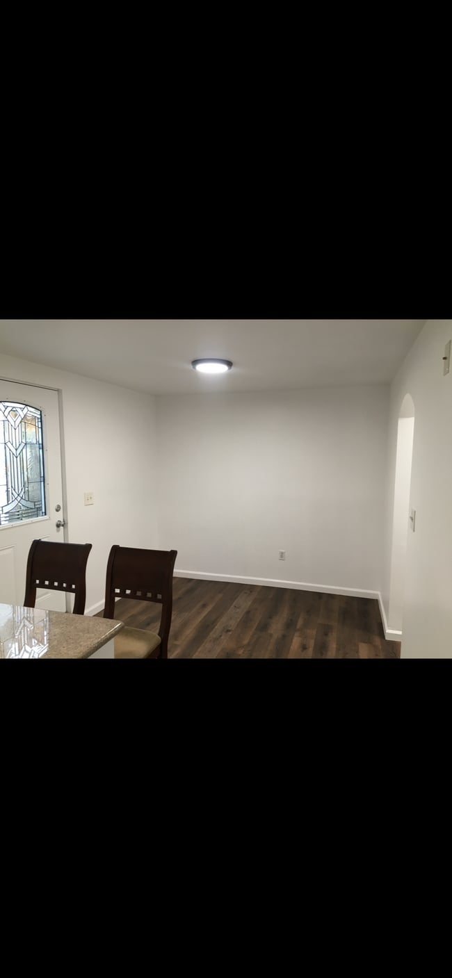 Living area - 1756 N Alexandria Ave