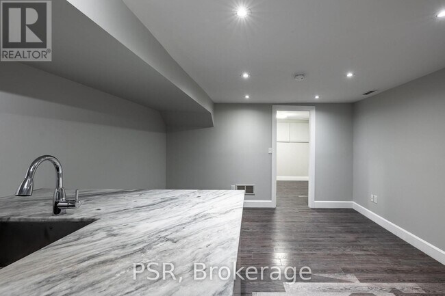 Photo du bâtiment - 82 Dovercourt Rd