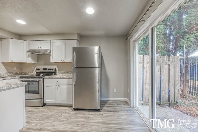 Building Photo - Tucked Away 2 Story, 3 Bed 1.5 Bath Duplex in Camas!