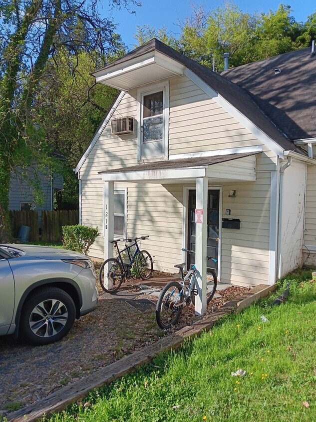 Photo - 2025-2026 UTILITIES INCLUDED Heart of the UVA Area 5  bdrm 2 Bath 121 Harmon B