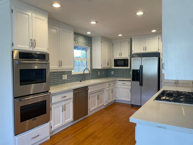 Building Photo - 4524 Oxbow Dr