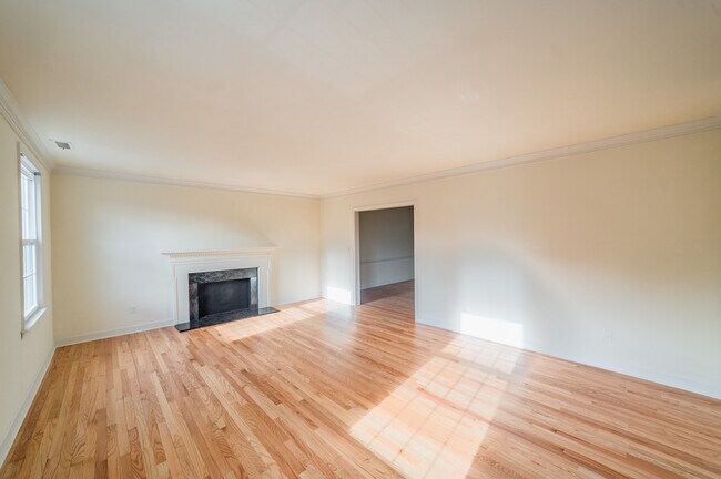 Building Photo - 2940 Rivermont Ave