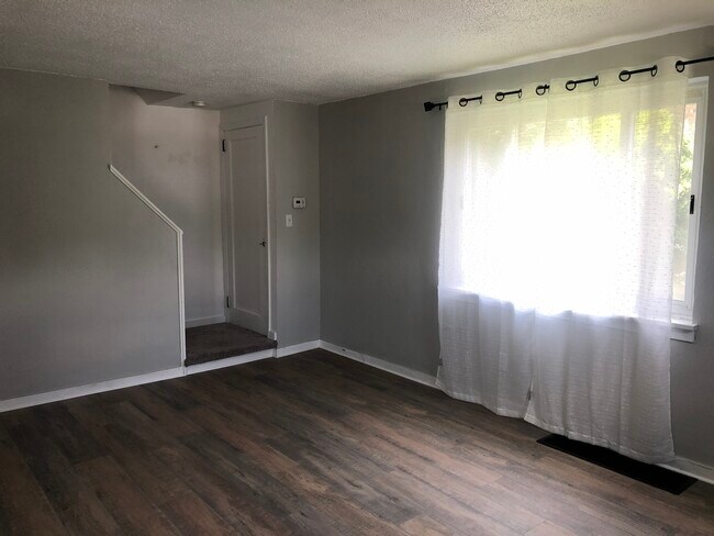 Foto del edificio - 205 Macfarlane Dr