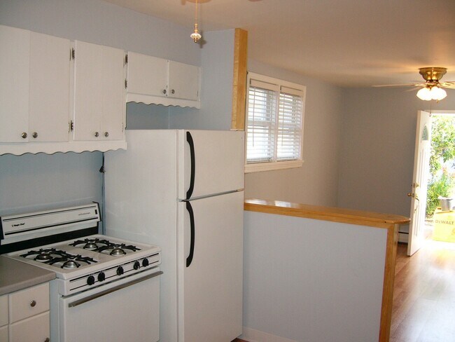 Building Photo - 304 A St