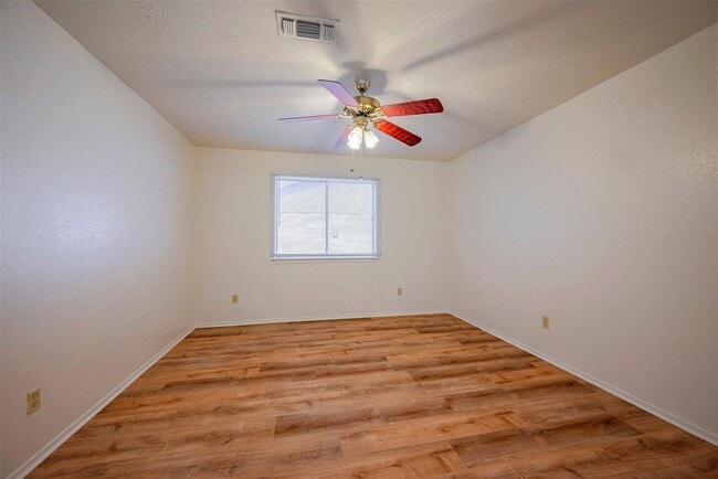 Building Photo - 10906 Maple Rock Dr