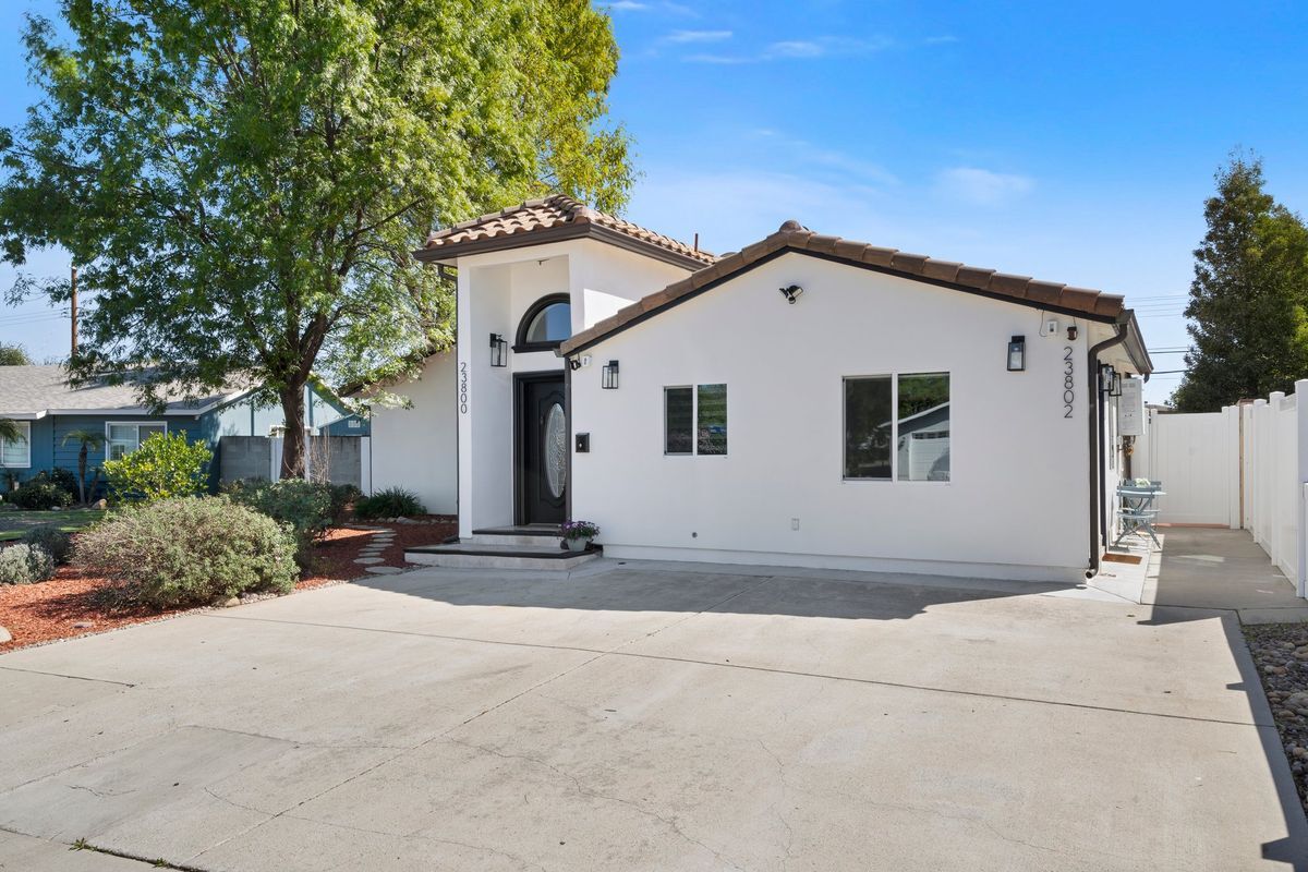 Foto principal - 23802 Mobile St