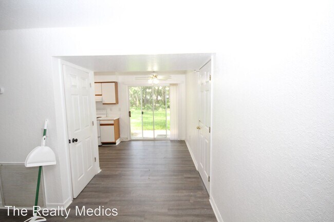 Building Photo - 2 br, 1.5 bath House - 3818 Red Oak Ct