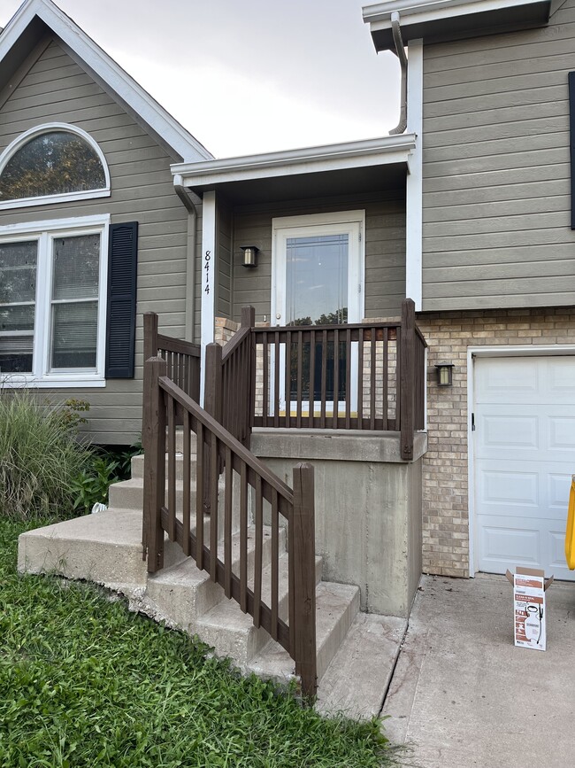 Building Photo - 8414 N Winan Ave